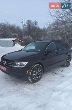 Внедорожник / Кроссовер Volkswagen Tiguan 2019 в Буче
