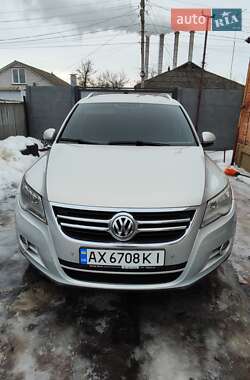 Внедорожник / Кроссовер Volkswagen Tiguan 2009 в Харькове