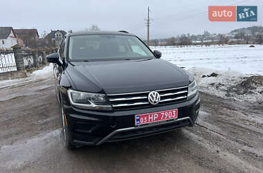 Внедорожник / Кроссовер Volkswagen Tiguan 2018 в Шумске