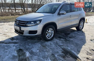 Позашляховик / Кросовер Volkswagen Tiguan 2011 в Києві