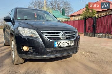 Внедорожник / Кроссовер Volkswagen Tiguan 2010 в Славянске