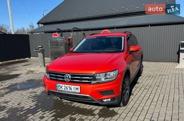 Позашляховик / Кросовер Volkswagen Tiguan 2017 в Баришівка