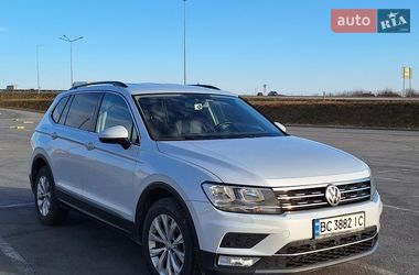 Внедорожник / Кроссовер Volkswagen Tiguan 2017 в Львове