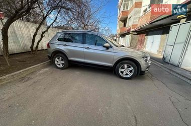 Внедорожник / Кроссовер Volkswagen Tiguan 2018 в Львове