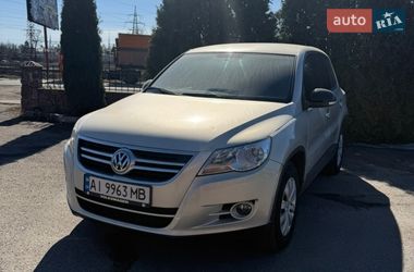 Внедорожник / Кроссовер Volkswagen Tiguan 2010 в Знаменке