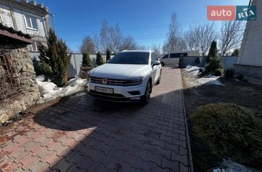 Позашляховик / Кросовер Volkswagen Tiguan 2017 в Конотопі