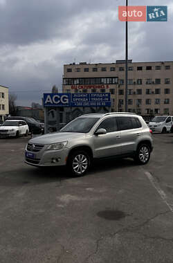 Позашляховик / Кросовер Volkswagen Tiguan 2010 в Києві