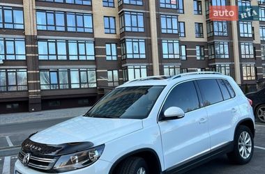 Внедорожник / Кроссовер Volkswagen Tiguan 2016 в Чернигове
