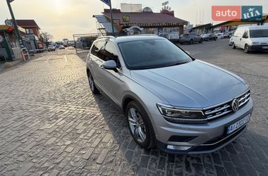 Внедорожник / Кроссовер Volkswagen Tiguan 2017 в Киеве
