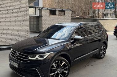 Внедорожник / Кроссовер Volkswagen Tiguan 2021 в Киеве