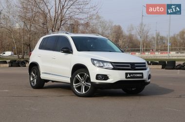 Позашляховик / Кросовер Volkswagen Tiguan 2016 в Києві