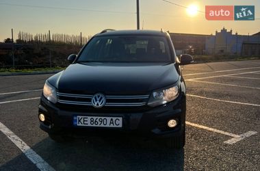Позашляховик / Кросовер Volkswagen Tiguan 2010 в Чернівцях