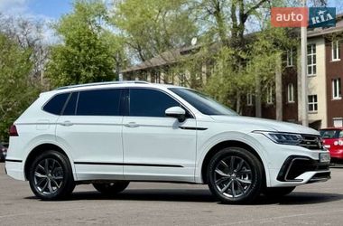 Внедорожник / Кроссовер Volkswagen Tiguan 2022 в Киеве