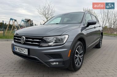 Позашляховик / Кросовер Volkswagen Tiguan 2017 в Рівному