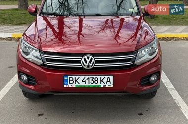 Внедорожник / Кроссовер Volkswagen Tiguan 2014 в Петропавловской Борщаговке