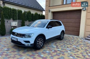 Позашляховик / Кросовер Volkswagen Tiguan 2017 в Чернівцях