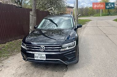 Внедорожник / Кроссовер Volkswagen Tiguan 2017 в Гребенке