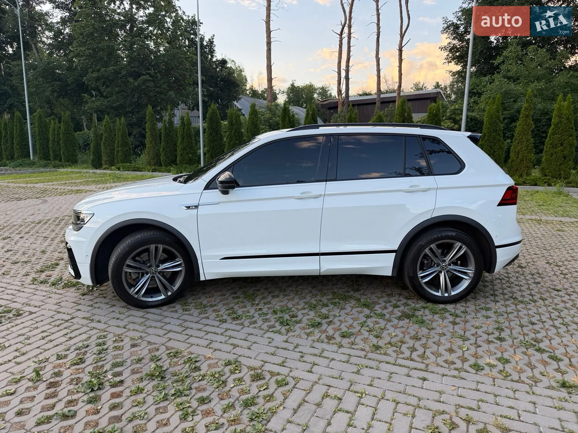 2020 Volkswagen Tiguan - мініатюра 2