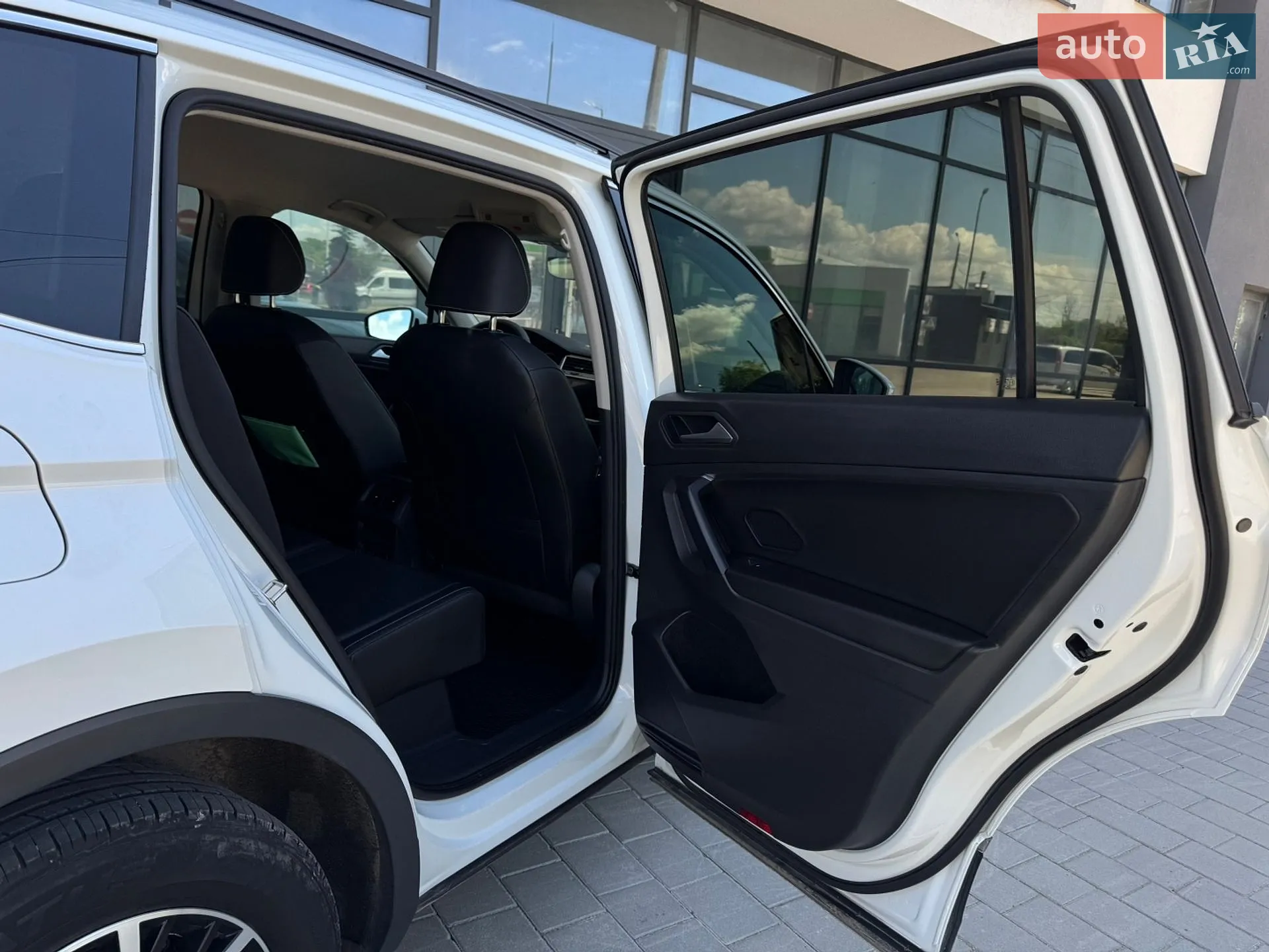 2020 Volkswagen Tiguan - мініатюра 25
