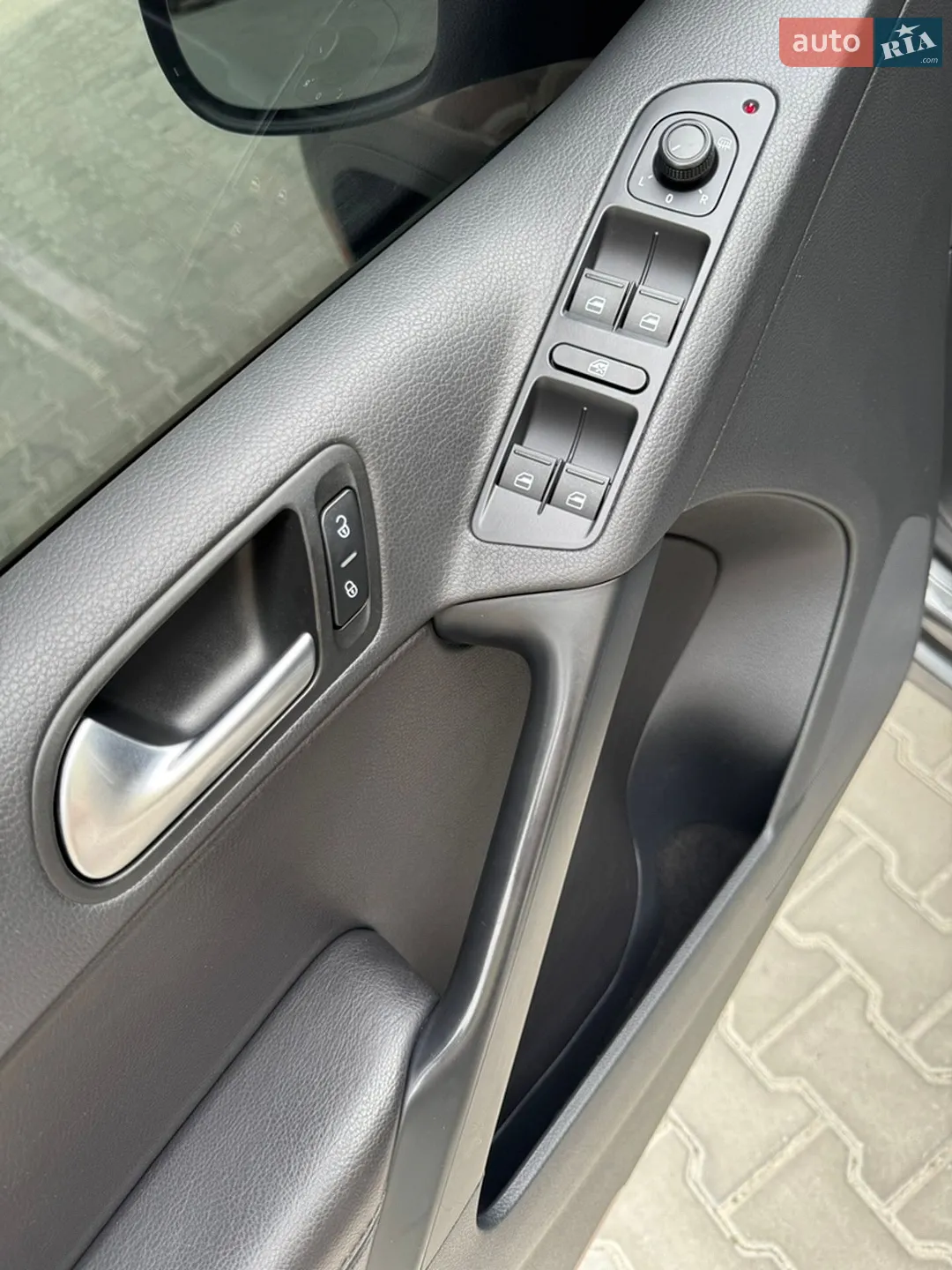 2016 Volkswagen Tiguan - мініатюра 27