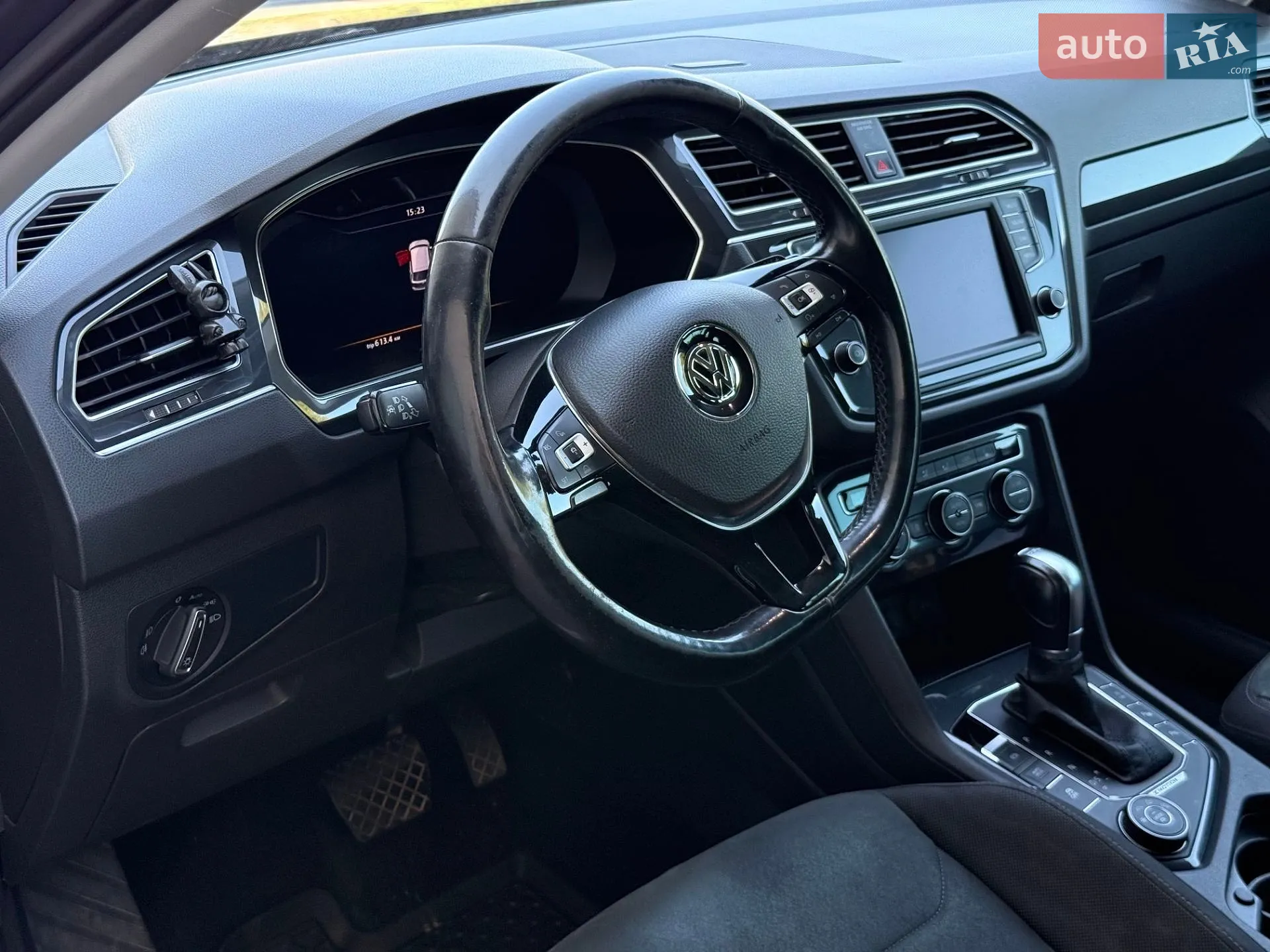 2017 Volkswagen Tiguan - мініатюра 38