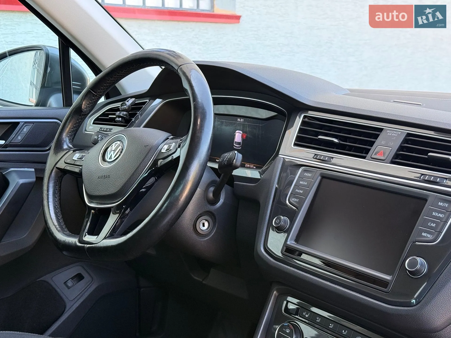 2017 Volkswagen Tiguan - мініатюра 44
