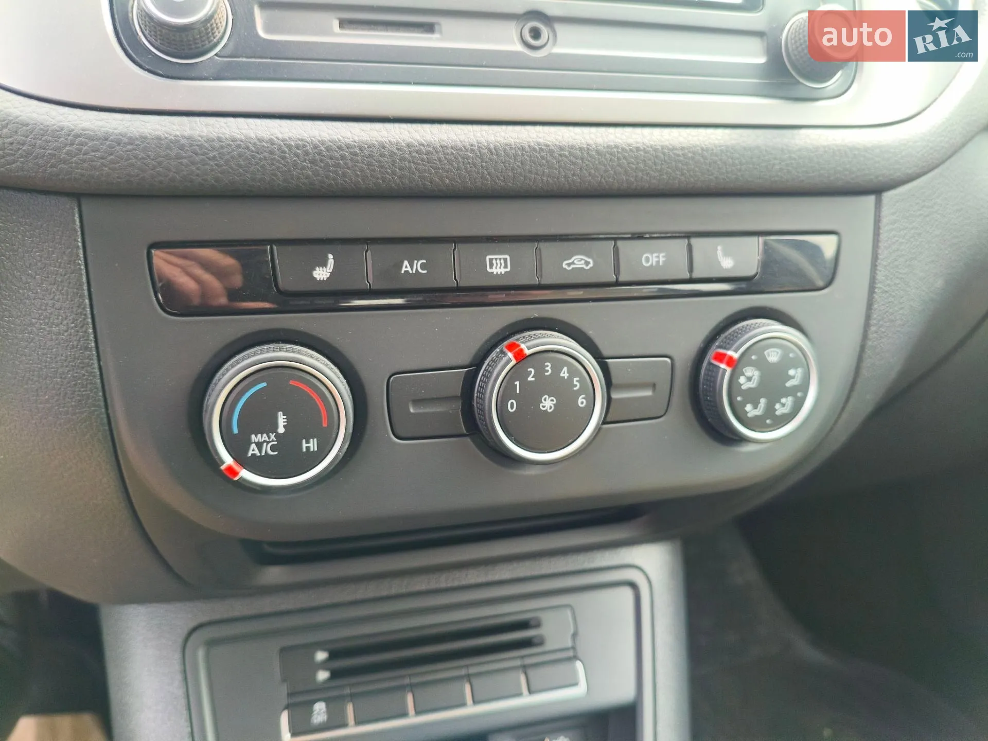 2016 Volkswagen Tiguan - мініатюра 35