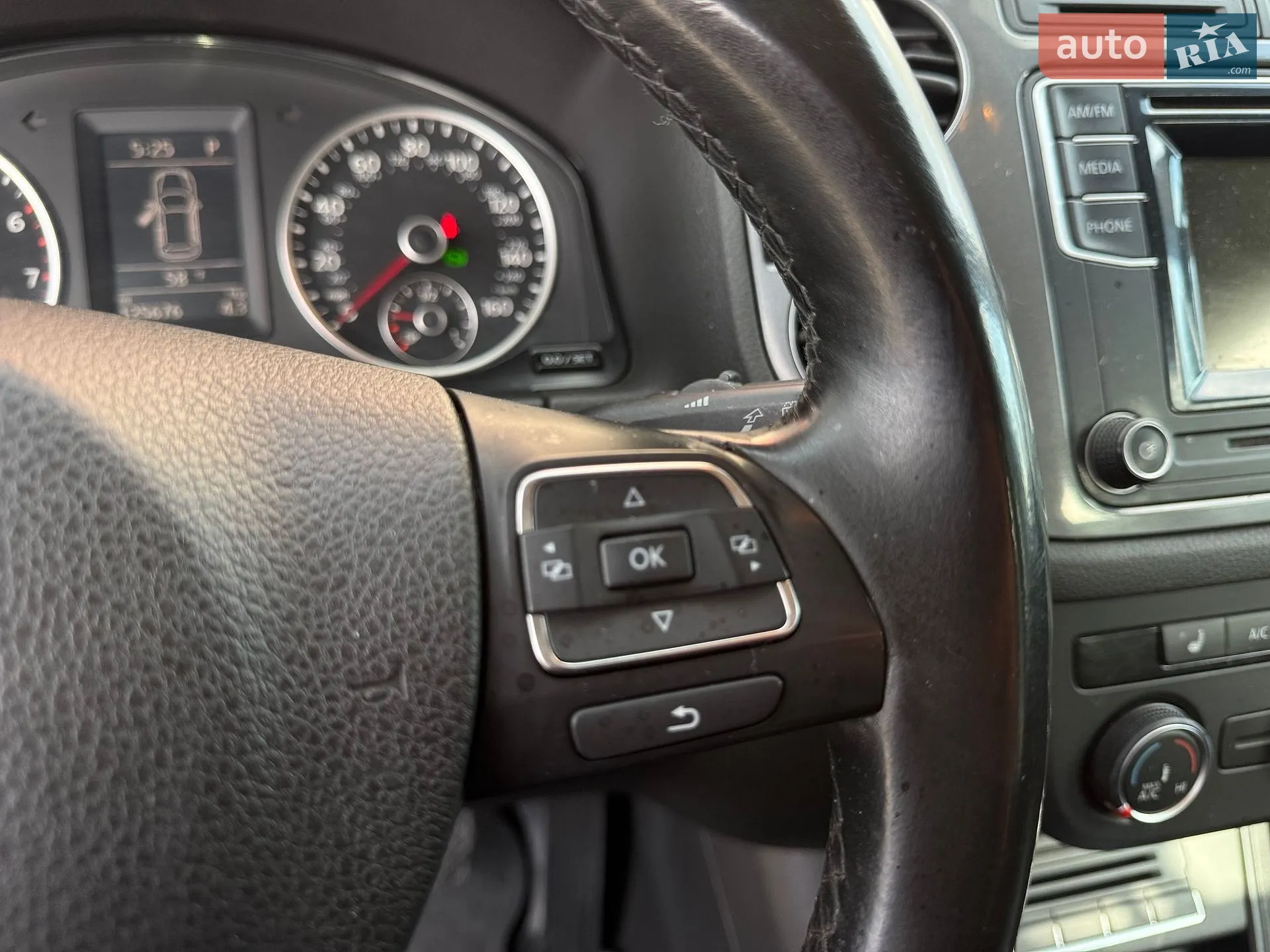 2016 Volkswagen Tiguan - мініатюра 34
