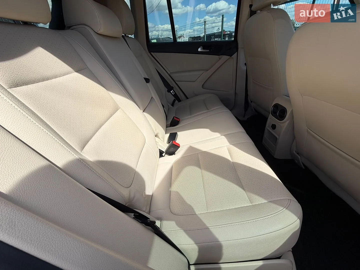 2016 Volkswagen Tiguan - мініатюра 32