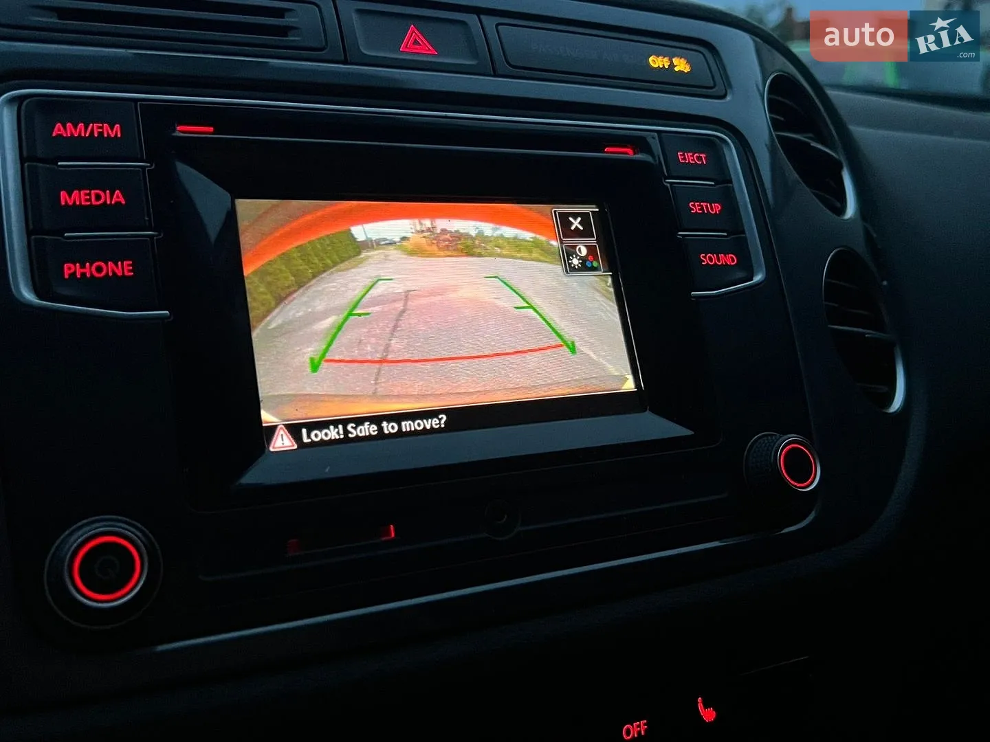 2016 Volkswagen Tiguan - мініатюра 29