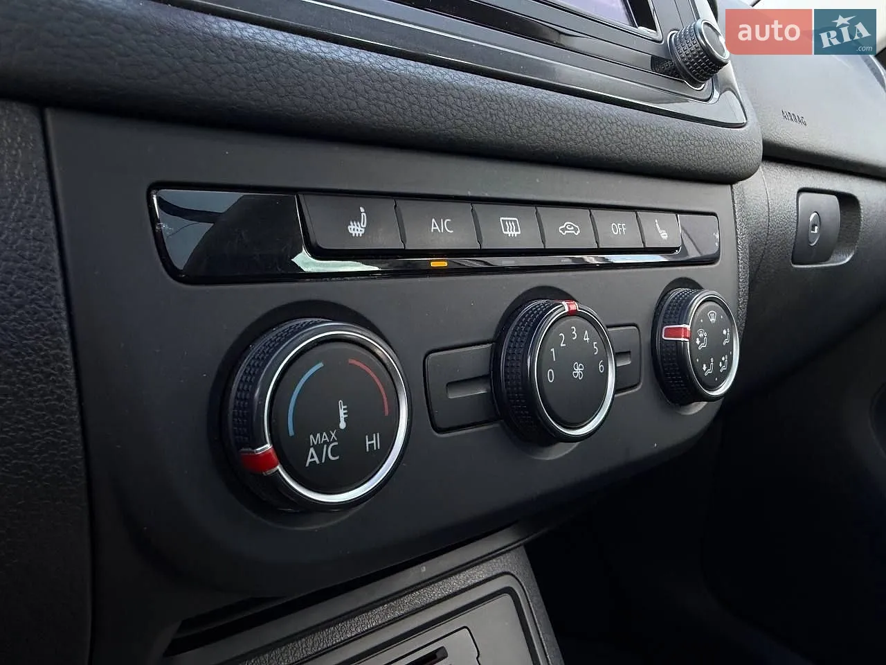 2016 Volkswagen Tiguan - мініатюра 25