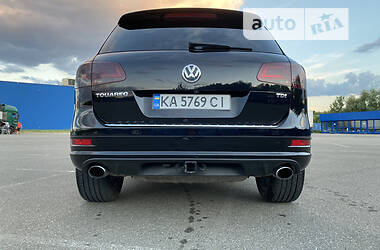 Внедорожник / Кроссовер Volkswagen Touareg R 2014 в Киеве