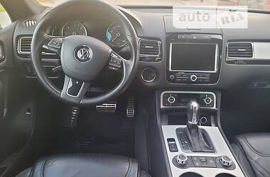 Внедорожник / Кроссовер Volkswagen Touareg R 2014 в Ровно