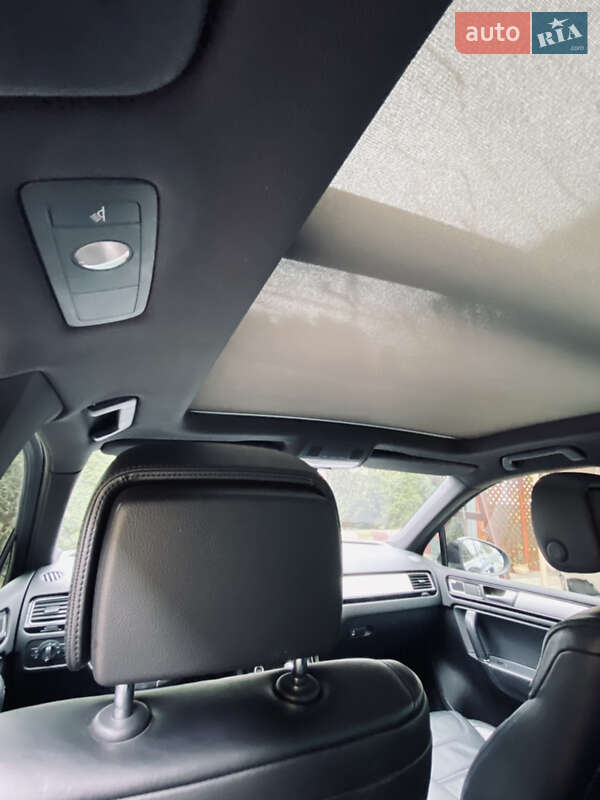Внедорожник / Кроссовер Volkswagen Touareg R 2014 в Иршаве