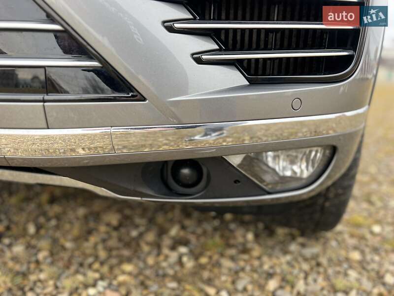 Позашляховик / Кросовер Volkswagen Touareg R 2017 в Чернівцях
