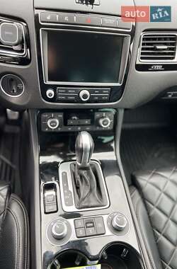 Внедорожник / Кроссовер Volkswagen Touareg R 2017 в 