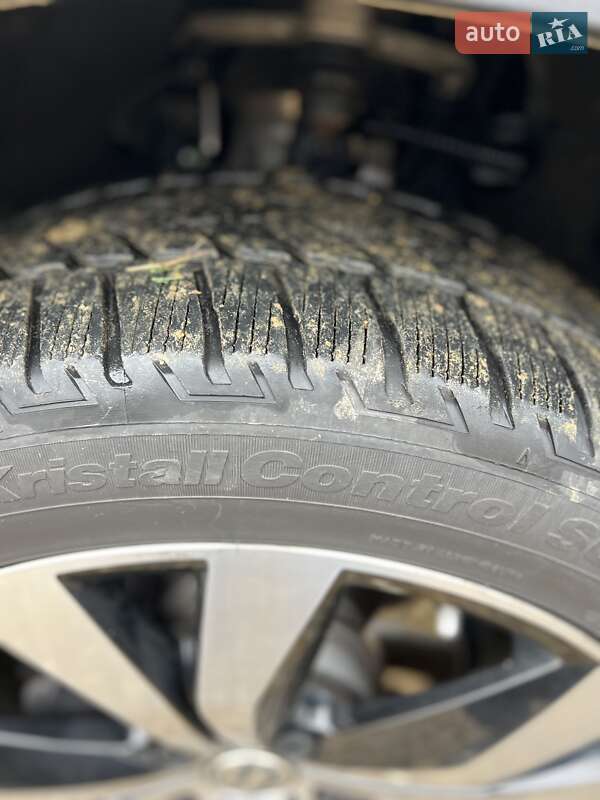 Позашляховик / Кросовер Volkswagen Touareg R 2017 в Чернівцях