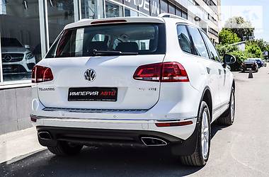 Внедорожник / Кроссовер Volkswagen Touareg 2015 в Киеве