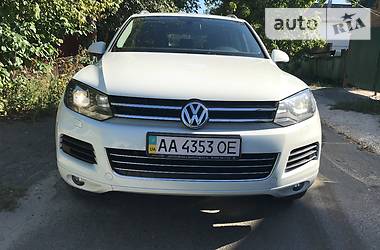 Позашляховик / Кросовер Volkswagen Touareg 2014 в Києві