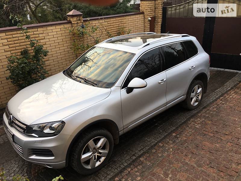 Позашляховик / Кросовер Volkswagen Touareg 2010 в Новомосковську