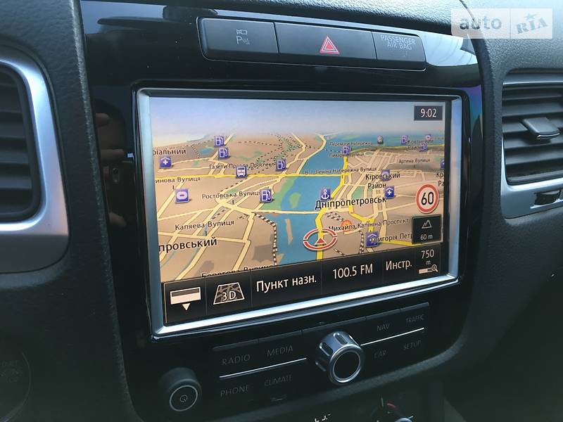 Позашляховик / Кросовер Volkswagen Touareg 2010 в Новомосковську