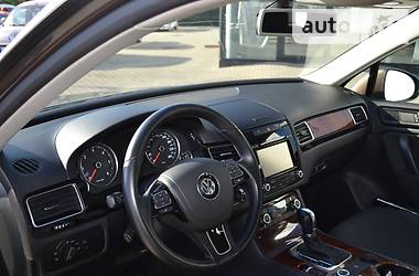 Позашляховик / Кросовер Volkswagen Touareg 2014 в Чернівцях