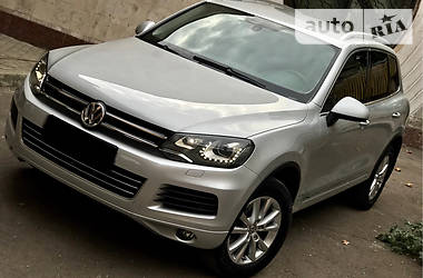 Внедорожник / Кроссовер Volkswagen Touareg 2013 в Днепре