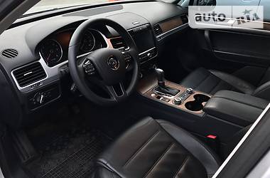 Внедорожник / Кроссовер Volkswagen Touareg 2013 в Днепре