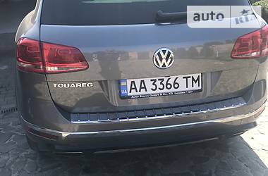 Позашляховик / Кросовер Volkswagen Touareg 2015 в Києві