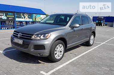 Позашляховик / Кросовер Volkswagen Touareg 2014 в 