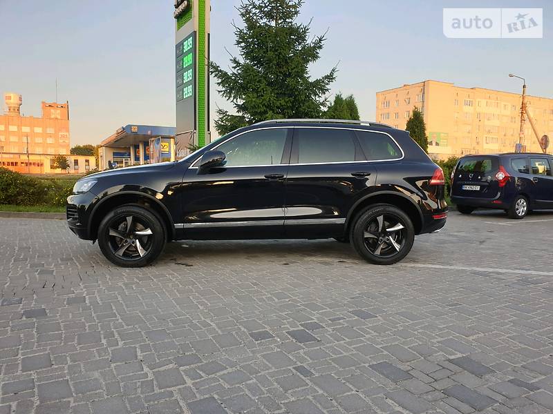 Позашляховик / Кросовер Volkswagen Touareg 2012 в Рівному