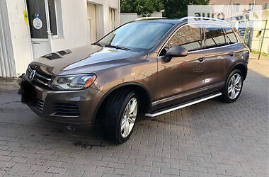 Внедорожник / Кроссовер Volkswagen Touareg 2012 в Киеве