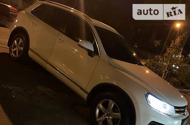 Позашляховик / Кросовер Volkswagen Touareg 2012 в Києві