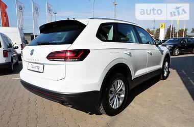 Позашляховик / Кросовер Volkswagen Touareg 2019 в Чернівцях